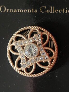 CLEAR STONE in Soft brushed Goldtone MAGNETIC Pin jewelry NEW